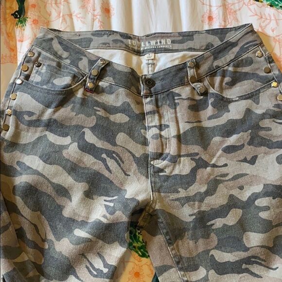 Idyllwind Camo Skinny Jeans with Studs NEW $65 - Picture 6 of 6